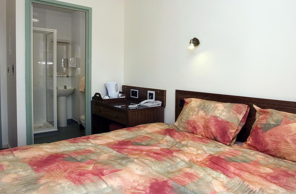 The Robin 2 Hotel Вулвергемптон Номер фото
